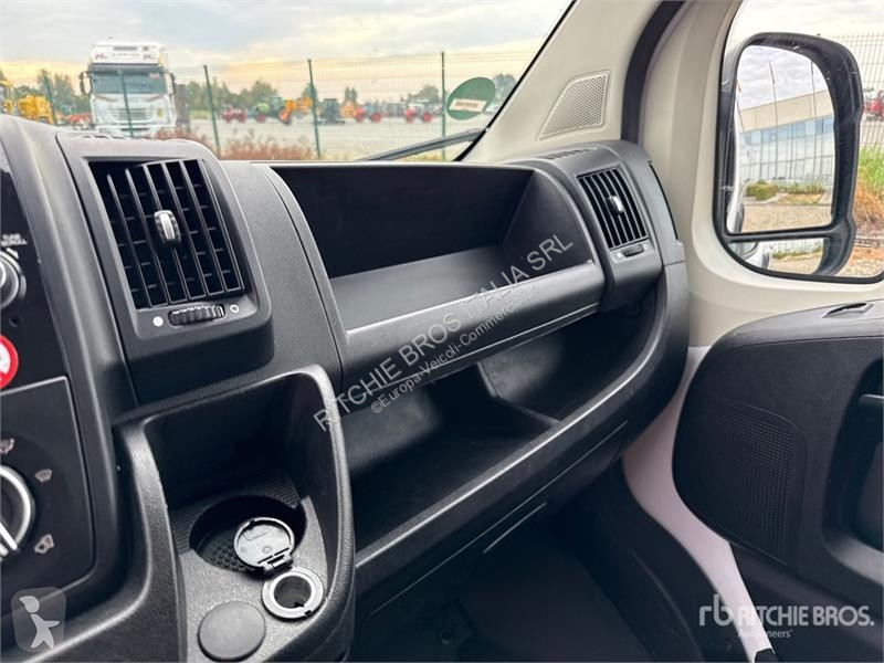 Véhicule utilitaire Opel 2.2
