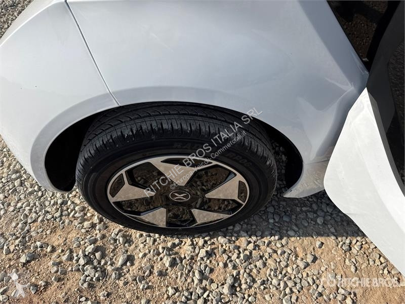Лекотоварен автомобил  XEV Yoyo