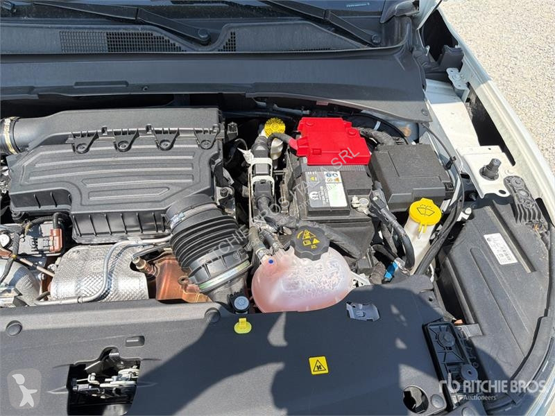 Лекотоварен автомобил Jeep 1.3