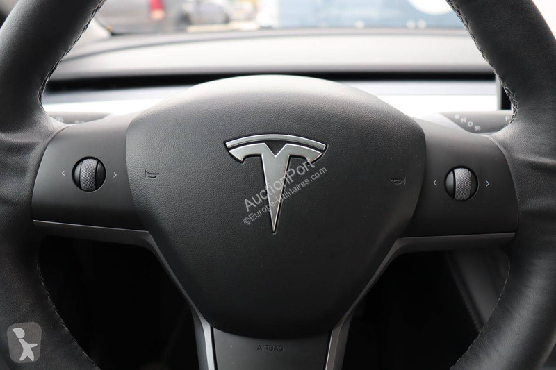 Комерційні автомобілі Tesla