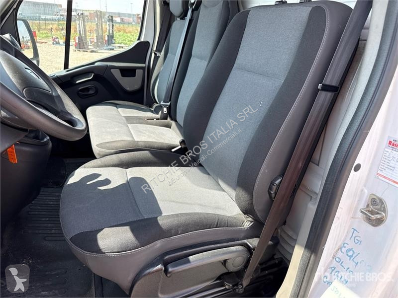 Комерційні автомобілі Renault 125DCI Cargo Van
