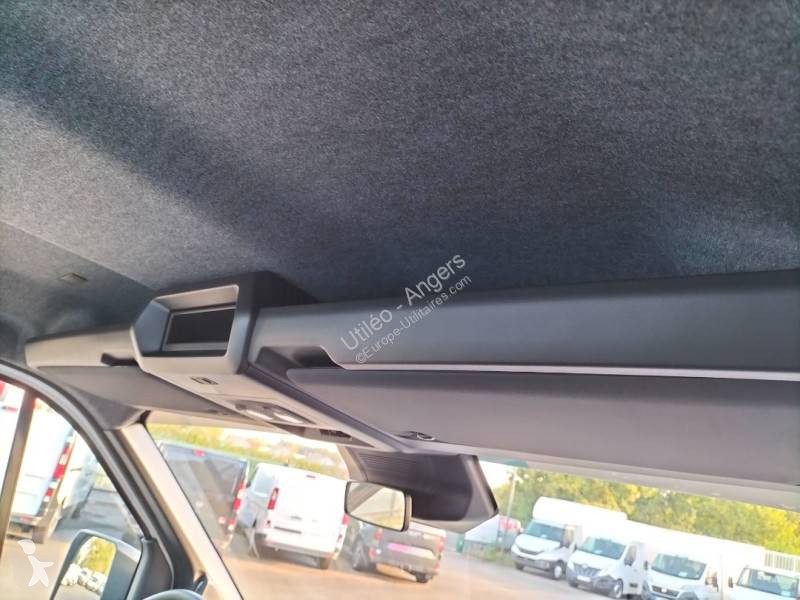 Véhicule utilitaire Nissan