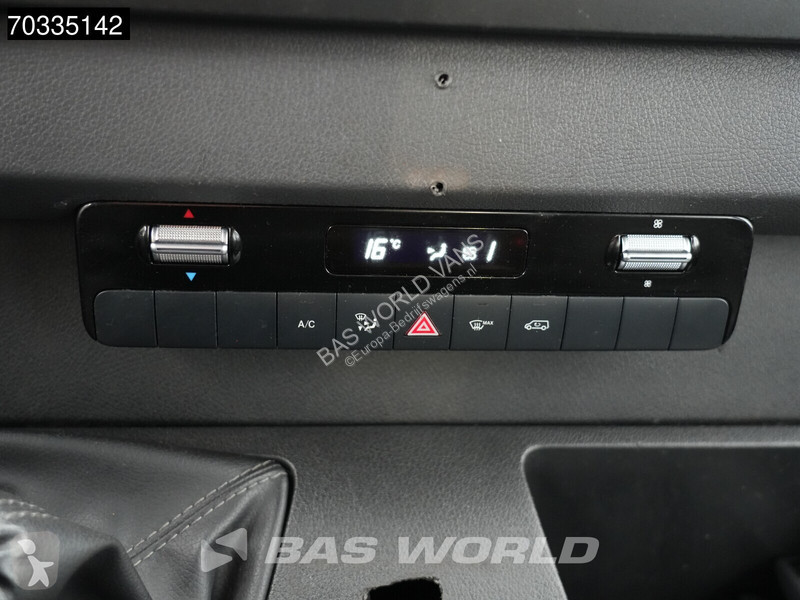 Комерційні автомобілі Mercedes 311 CDI Chassis...