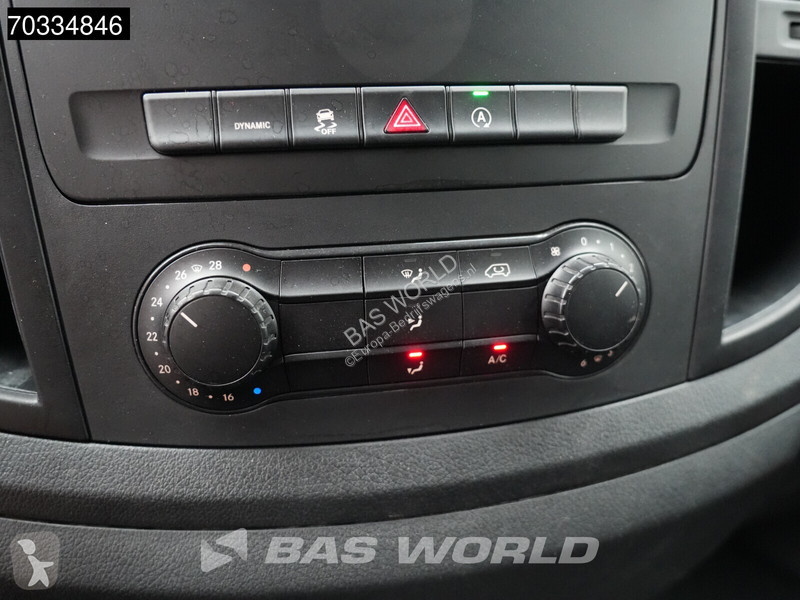 Лекотоварен автомобил Mercedes 114 Automaat...