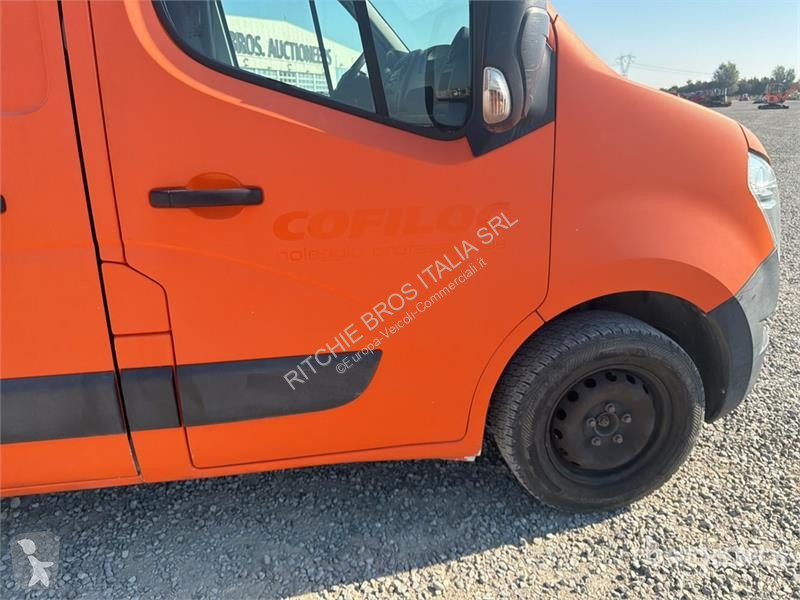 Furgoneta Nissan Cargo Van