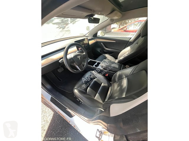 Коммерческий автомобиль