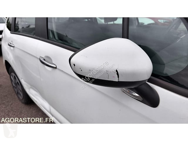 Коммерческий автомобиль