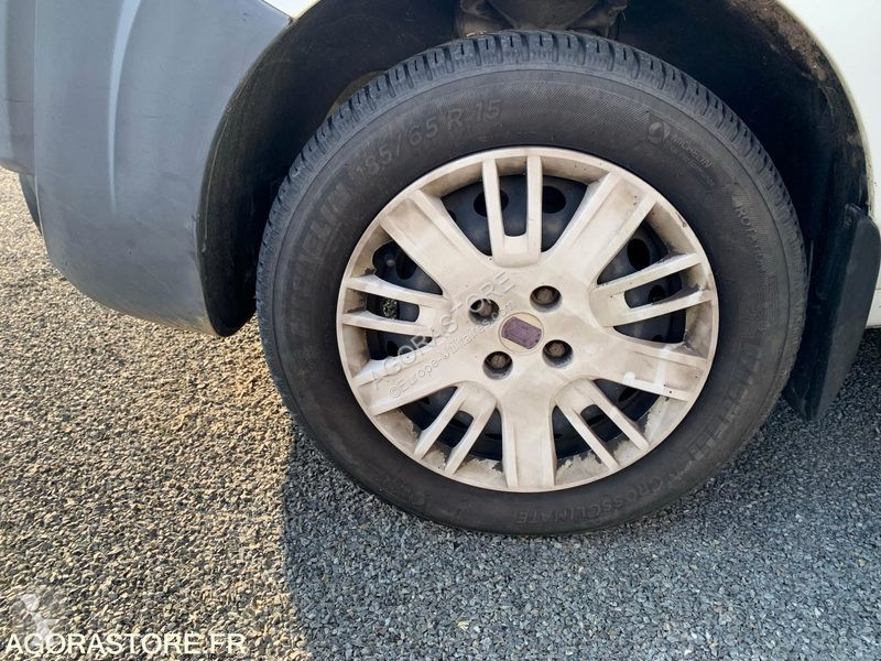 Véhicule utilitaire Fiat DOBLO