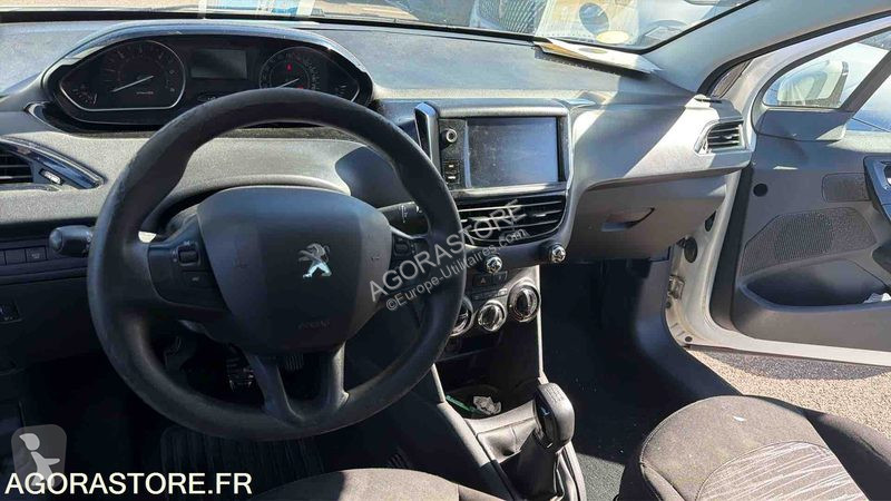 Samochód dostawczy Peugeot 208