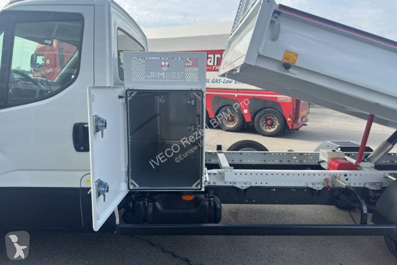 Iveco 35C16 van
