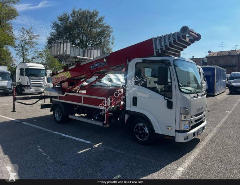 Véhicule utilitaire Isuzu