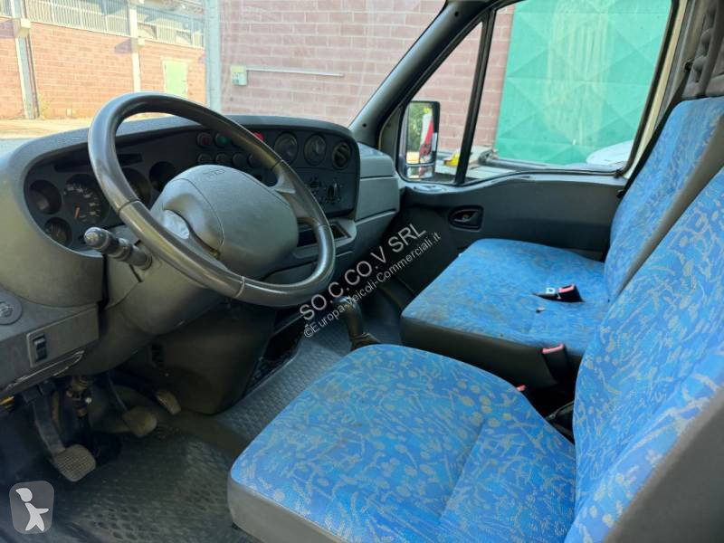 Véhicule utilitaire Iveco 35C09