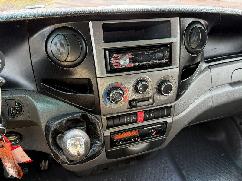 Véhicule utilitaire Iveco 70C18 V H