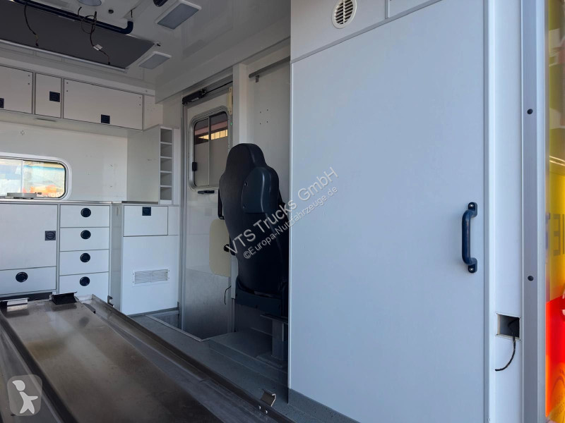 Véhicule utilitaire Mercedes 519 Cdi Hospi...