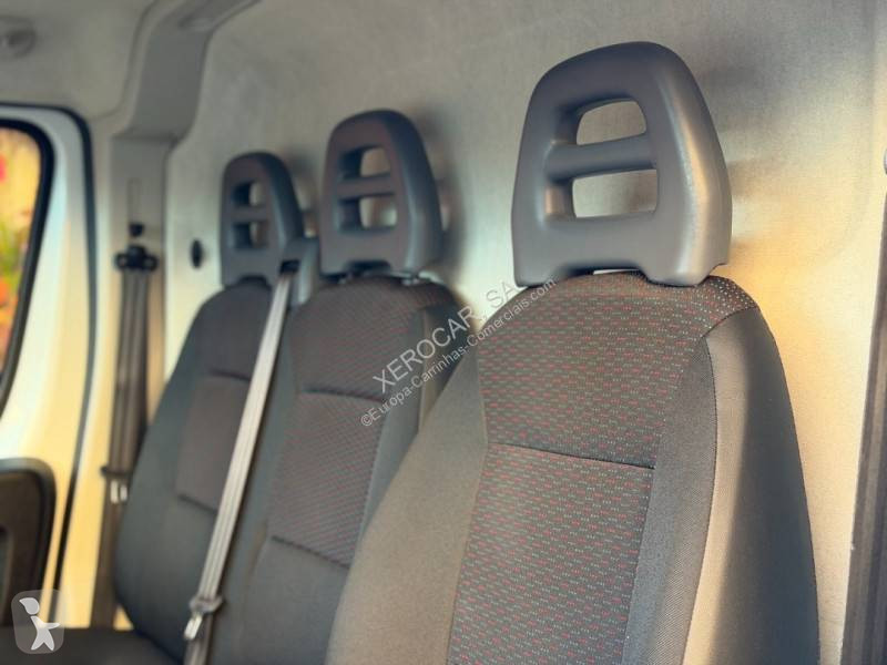 Véhicule utilitaire Peugeot