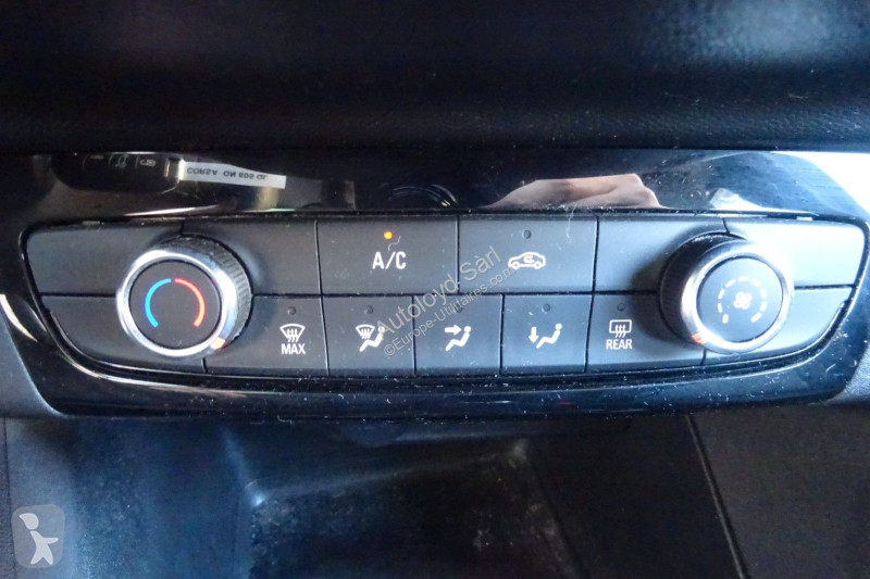 Véhicule utilitaire Opel 1,2 i 75