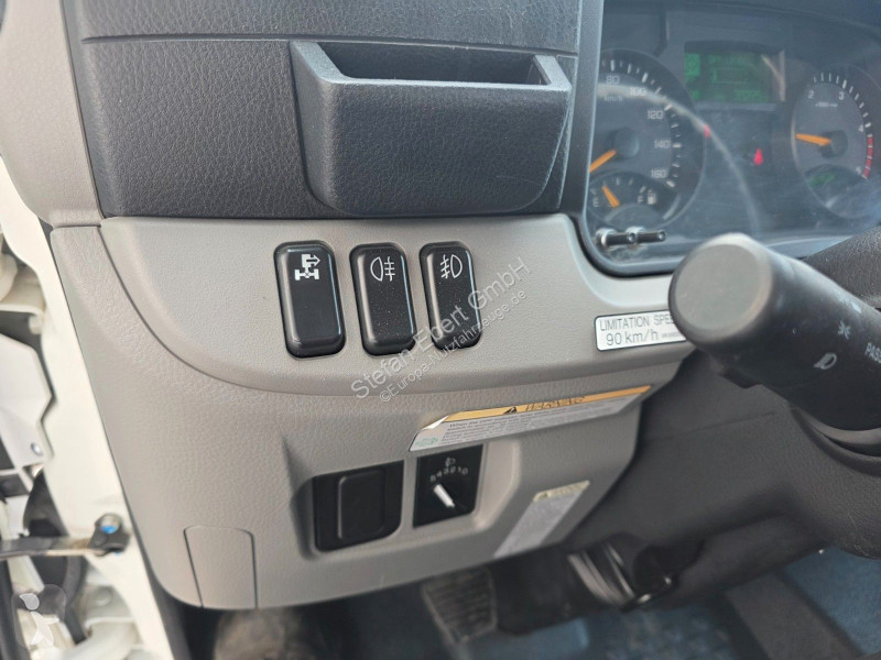 Véhicule utilitaire Mitsubishi Fuso 7C18 4x2...