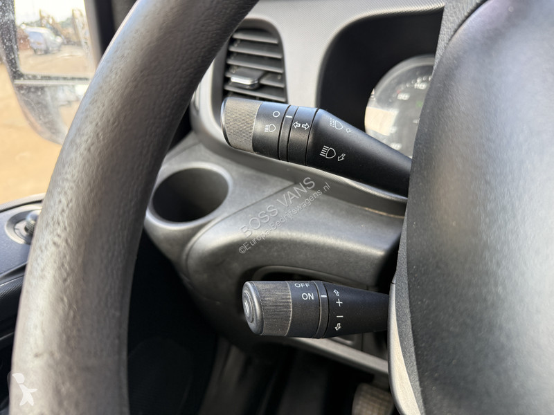Véhicule utilitaire Iveco 35C12 2.3