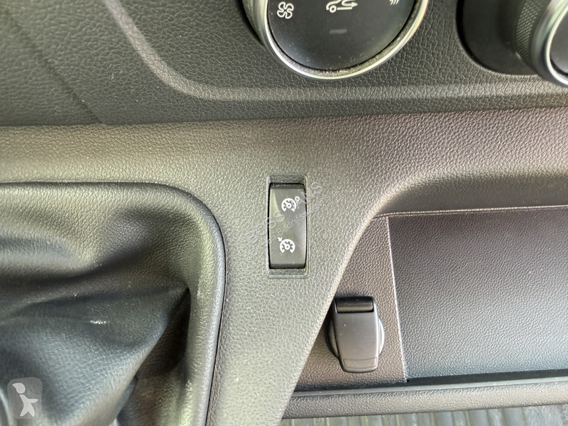 Véhicule utilitaire Renault 2.3DCi 135PK