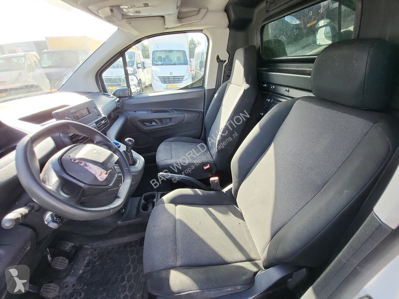 Véhicule utilitaire Peugeot 76pk