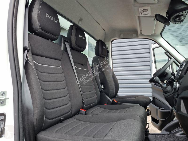 Furgoneta Iveco  DAILY 35-180 PLATEAU 4.40m