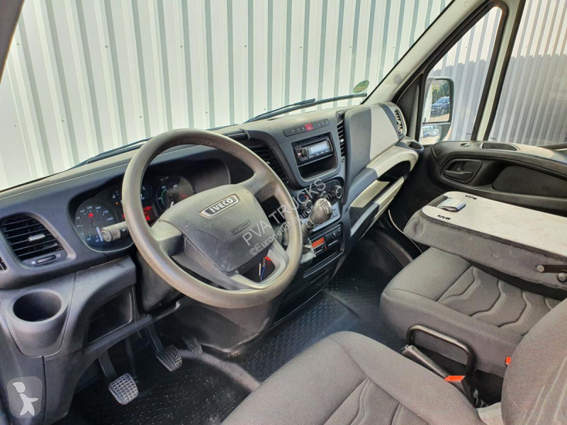 Véhicule utilitaire Iveco FGN 35 S 13 V12 H2...