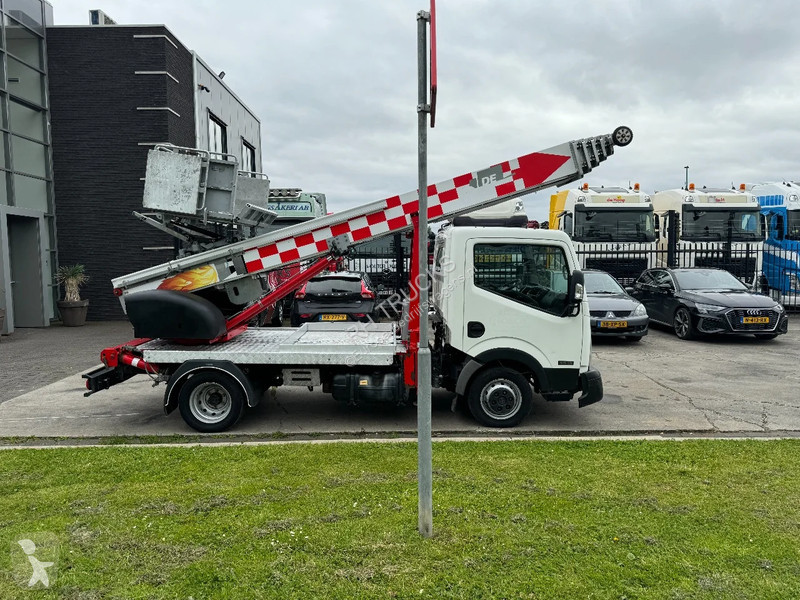 Véhicule utilitaire Nissan UNIT CABSTAR 35.13...