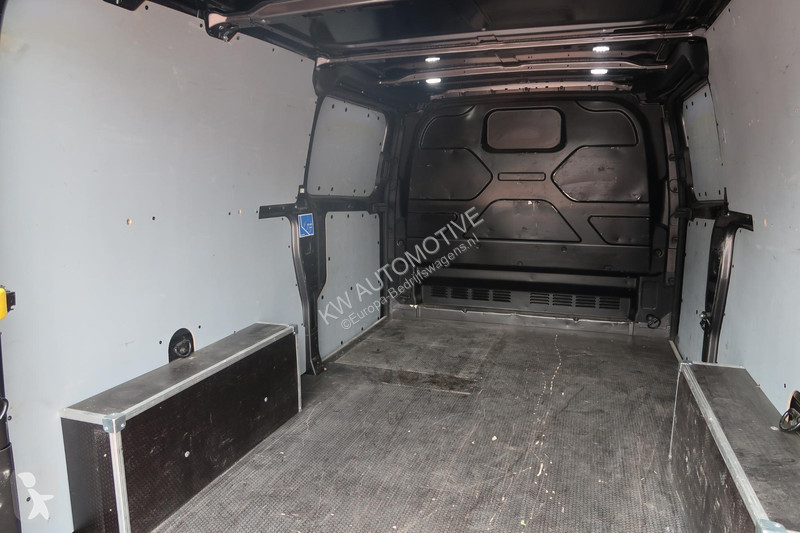 Autoutilitară Ford 320 2.0 TDCI L2H1 Sport AUT/...
