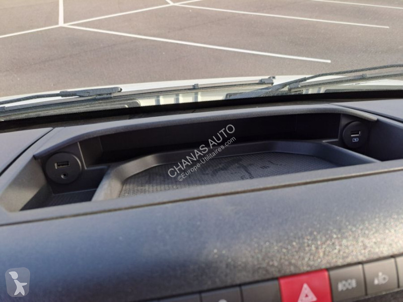 Autoutilitară Iveco 35C18 180CV 3L PLATEAU...