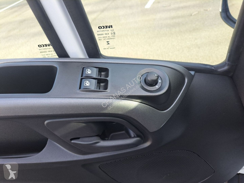 Véhicule utilitaire Iveco 35S18 A8 180CV 3L...