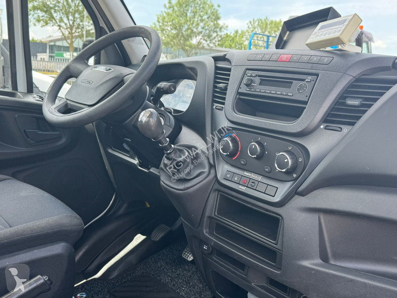 Véhicule utilitaire Iveco 35S12 werkhoogte 12...