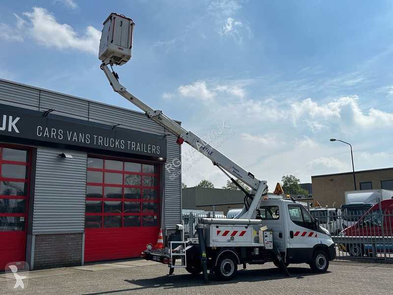 Véhicule utilitaire Iveco 35S14 APK 10-07-2026...