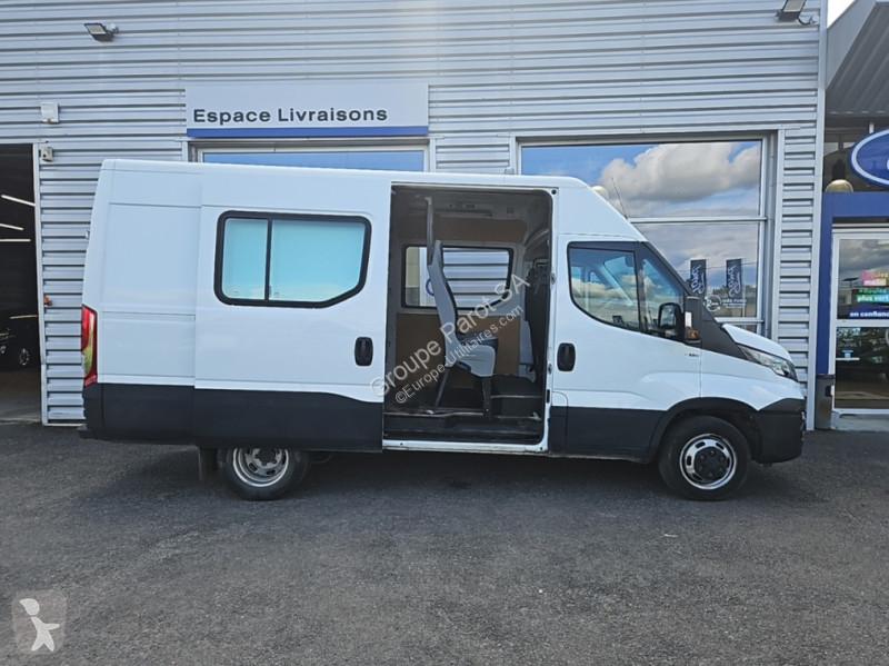 Véhicule utilitaire Iveco 35S14 V13 7 places