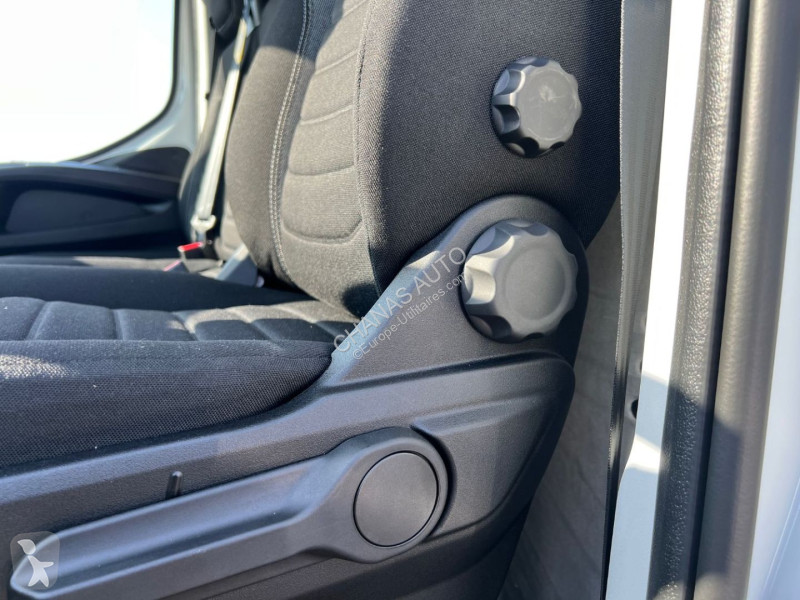 Autoutilitară Iveco 35C18 A8 180CV 3L HAYON...