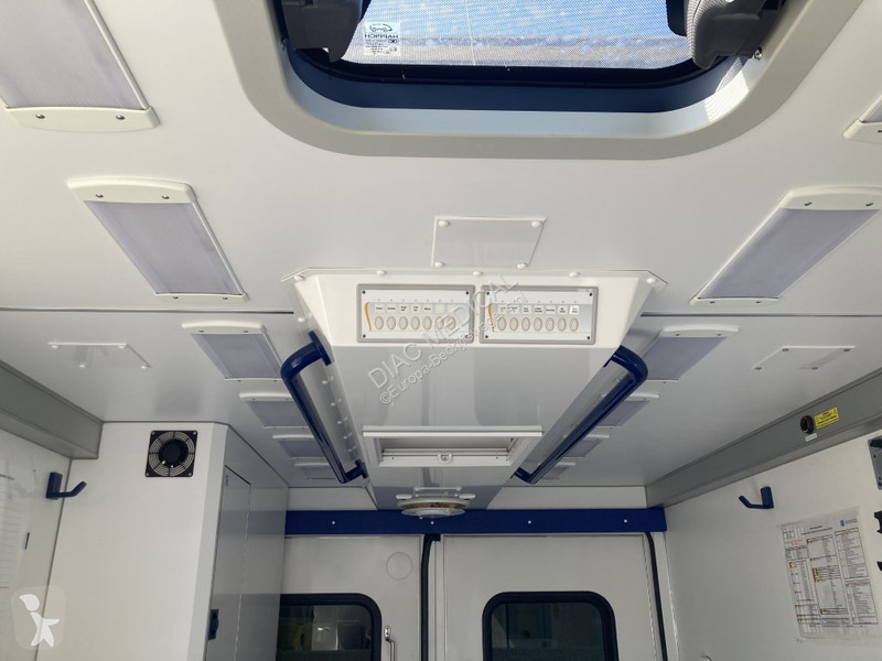 Furgoneta Mercedes Container Ambulance 400-serie