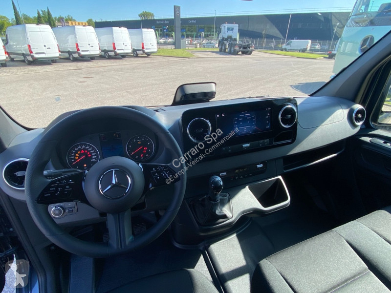 Autoutilitară Mercedes Furgone Traz. Post
