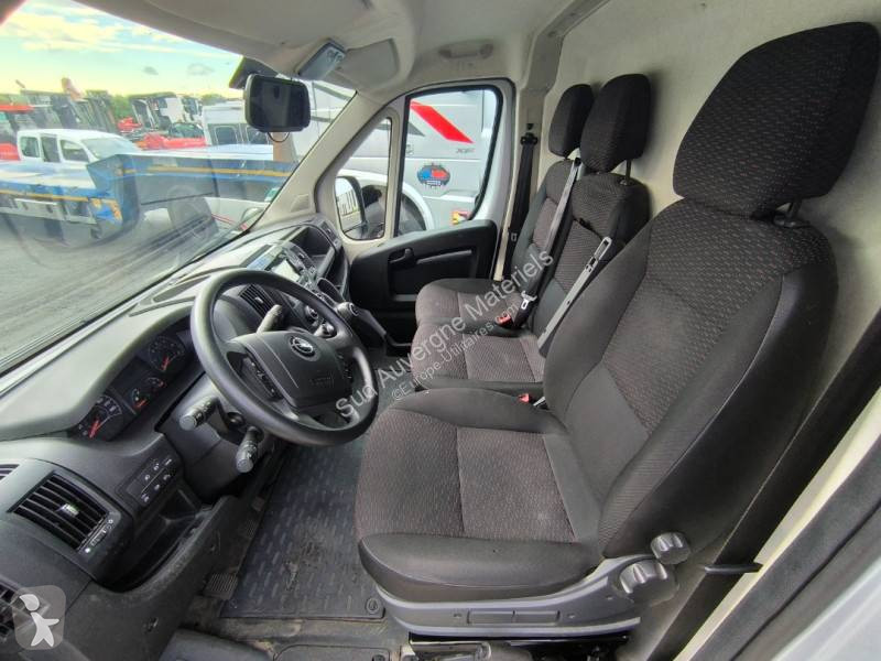 Autoutilitară Opel