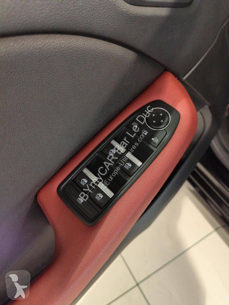 Veicolo commerciale Renault Clio E-Tech 140