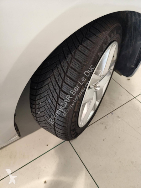 Užitkové vozidlo Renault Clio E-Tech 140