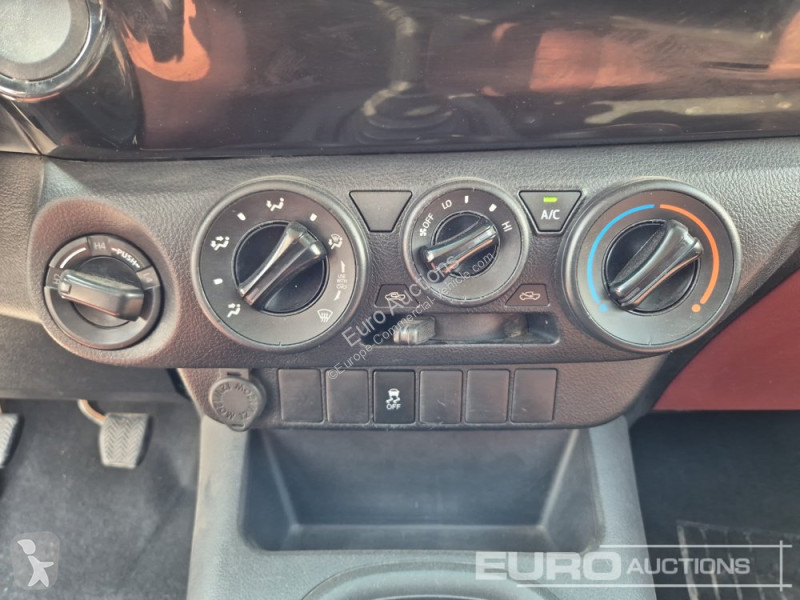 Veicolo commerciale Toyota Hilux DLX