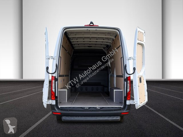 Véhicule utilitaire Mercedes 317...