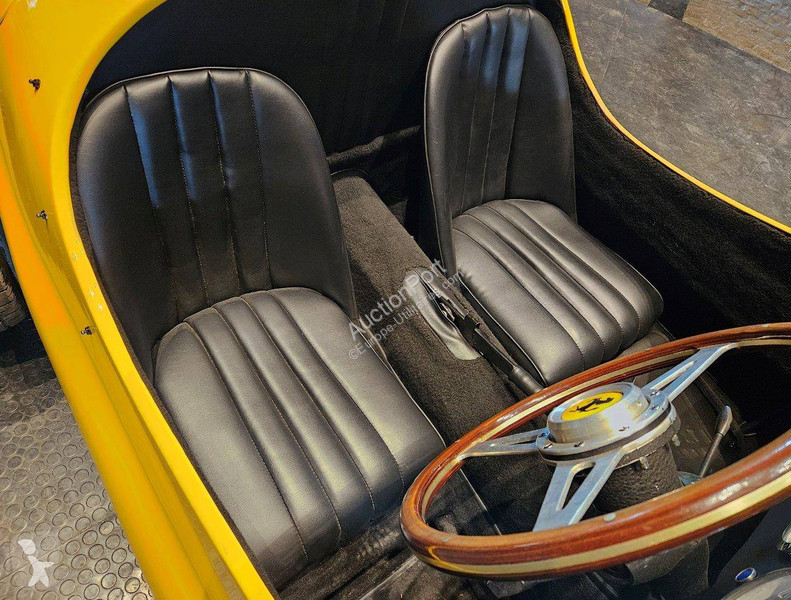 Véhicule utilitaire Ferrari  Vintage Racer...