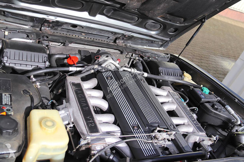 Véhicule utilitaire Jaguar XJ-12