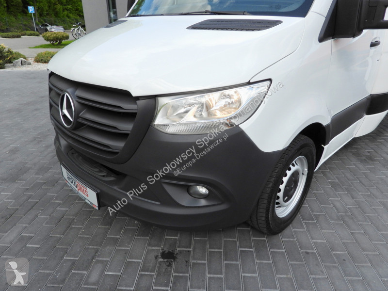 عربة نفعية Mercedes 230 LF