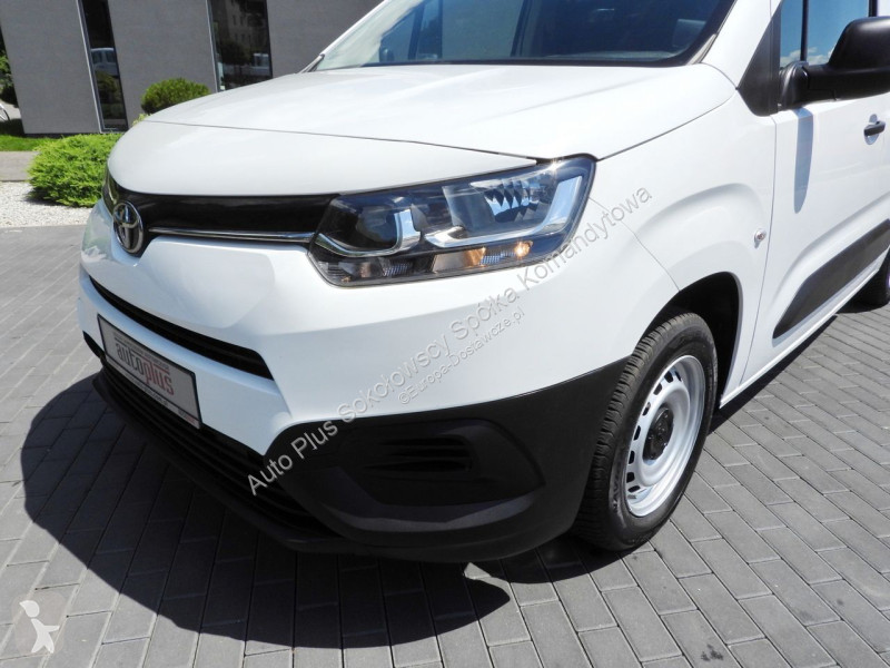 عربة نفعية Toyota CITY