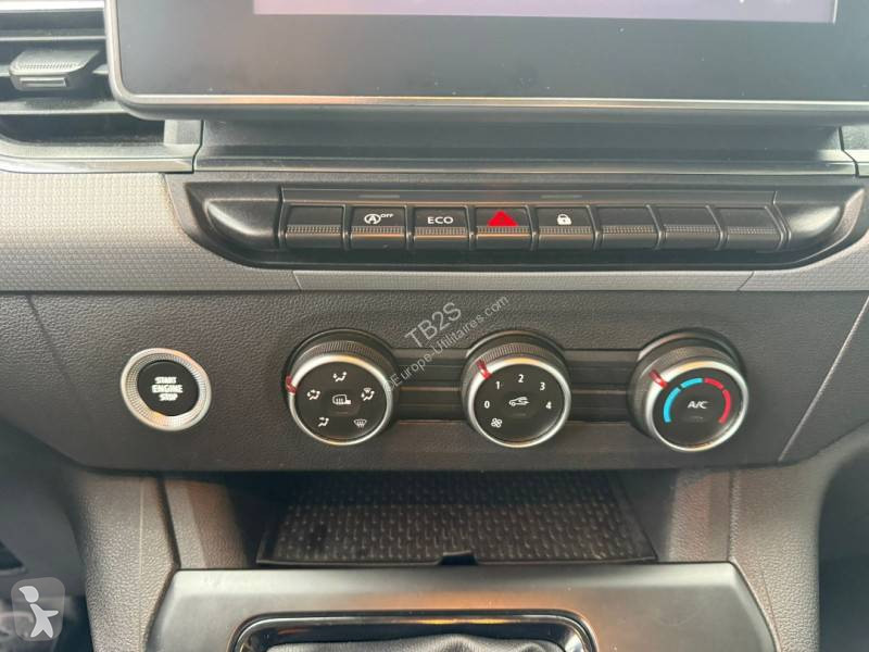 Véhicule utilitaire Nissan