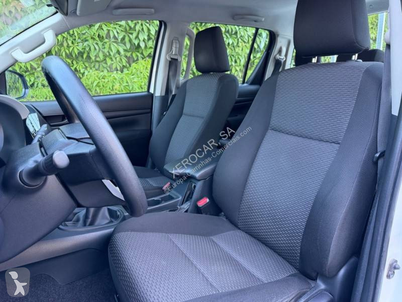 عربة نفعية Toyota