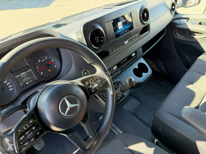 Samochód dostawczy Mercedes
