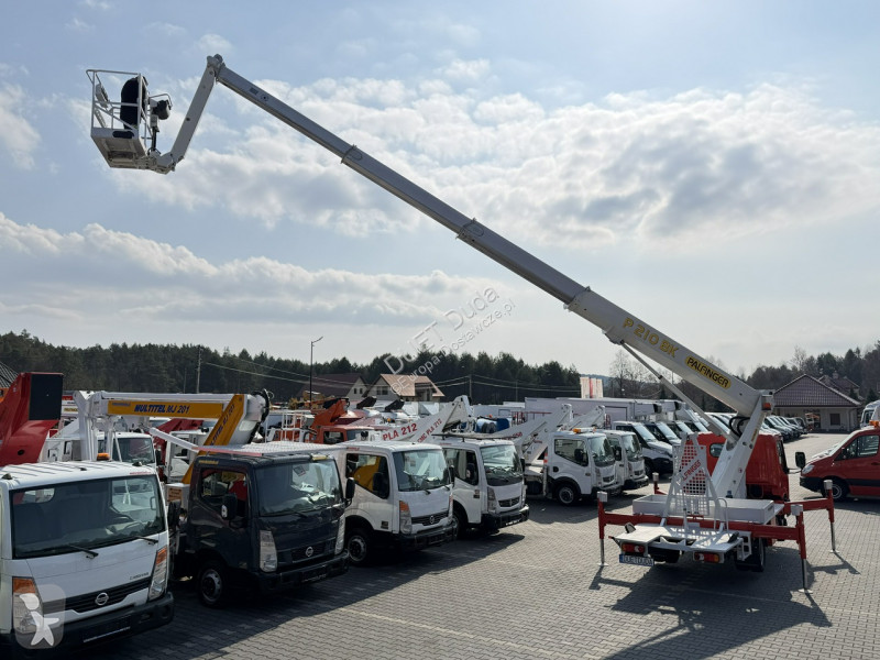 عربة نفعية Nissan