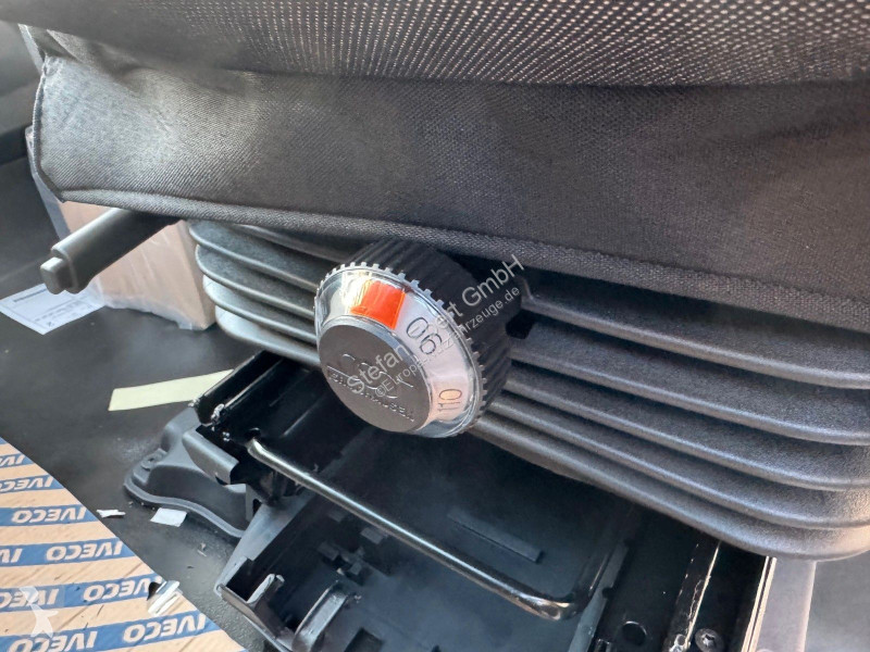 شاحنة Iveco 35C21 HA8 3.0L DoKa...